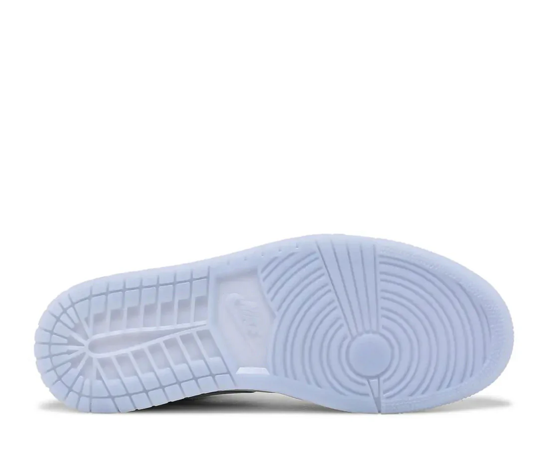 Air Jordan 1 Low Wolf Grey (W) - Image 4